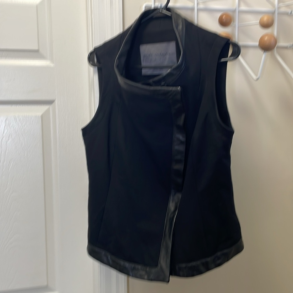 Danier Greta Constantine Skin - Classic Leather Vest - Small - Picture 6 of 11